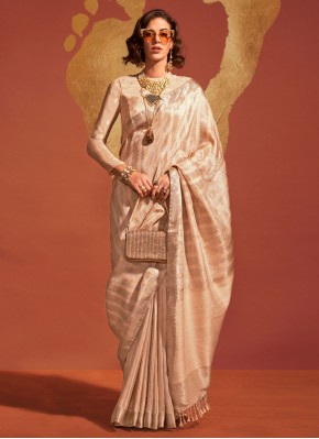 Brilliant Contemporary Style Saree For Ceremonial