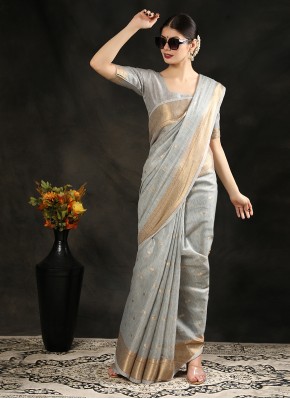 Desirable Silk Weaving Classic Saree