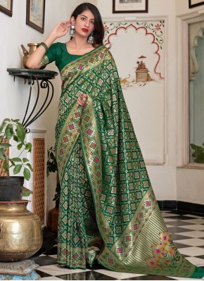 Divine Weaving Silk Green Traditional Saree