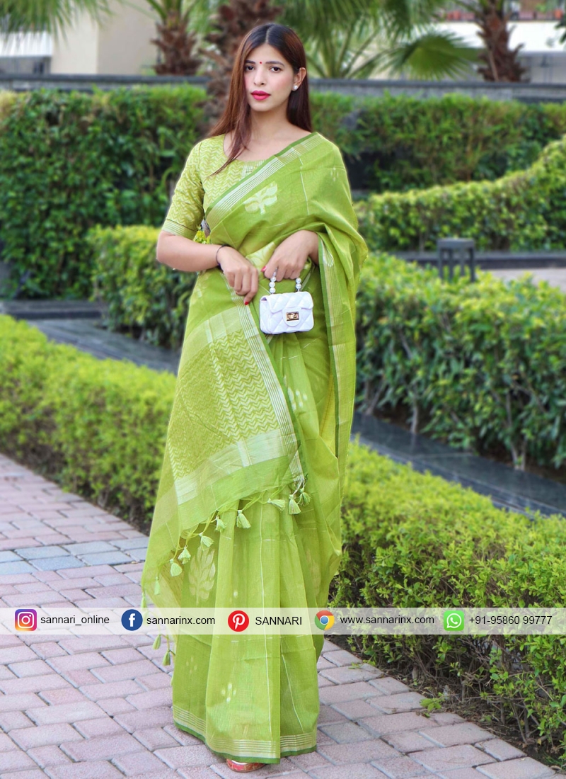 Energetic Abstract Print Green Classic Saree