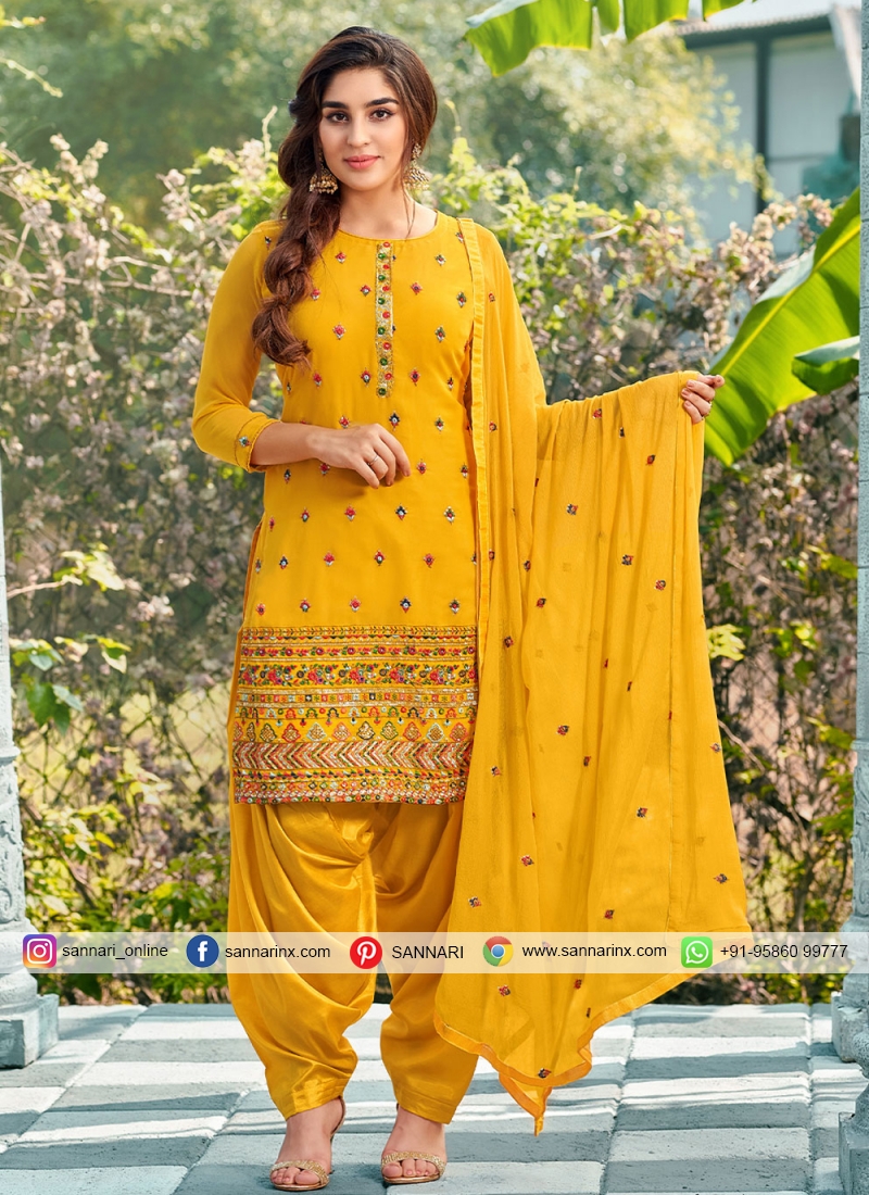 Latest Punjabi Patiala Salwar Kameez Designs 2018-2019 Collection – diKHAWA  Fashion - 2022 Online Shopping in Pakistan