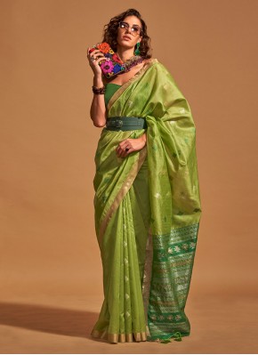 Honourable Weaving Classic Saree