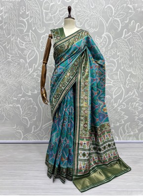 Imposing Weaving Saree