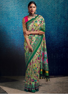 Mesmeric Sea Green Printed pure-dola Contemporary Style Saree
